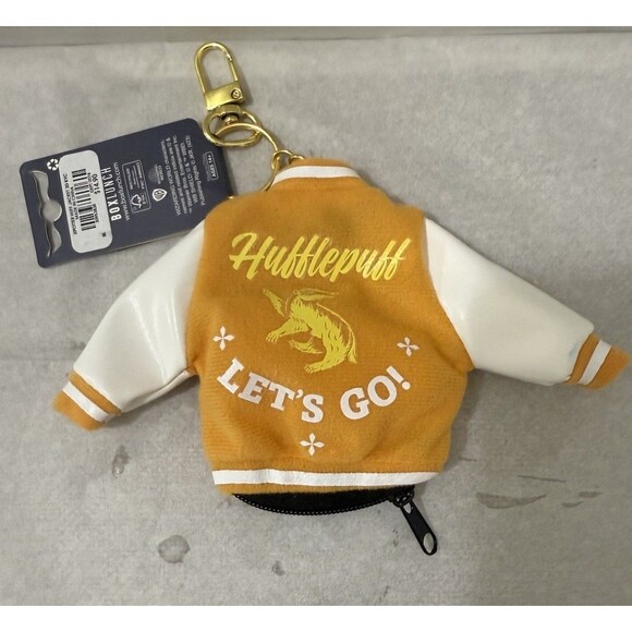 Harry Potter Hufflepuff House Keychain Box Lunch Jacket Yellow Zipper Pocket New - Picture 2 of 5
